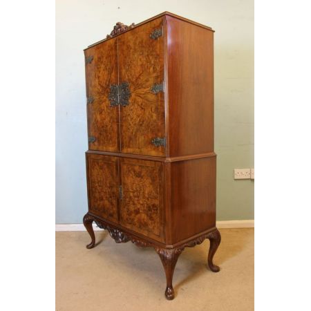 Fabelhafter antiker britischer Nussbaum Cocktail Schrank 1920