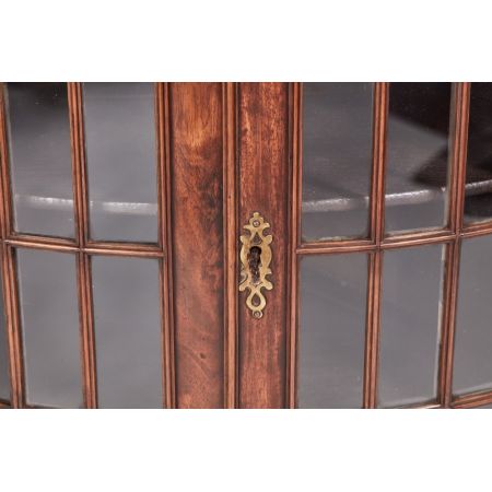 Original englische georgianische Nussbaum Vitrine antik George III ca 1770