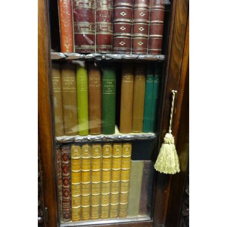 Beeindruckendes antikes Nussbaum Eiche Breakfront Bücherregal englisch 1860