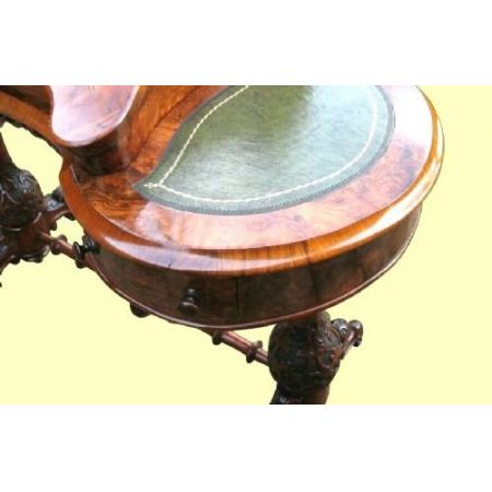 Attraktiver viktorianischer antiker Nussbaum Schreibtisch Damenschreibtisch englisch 1850