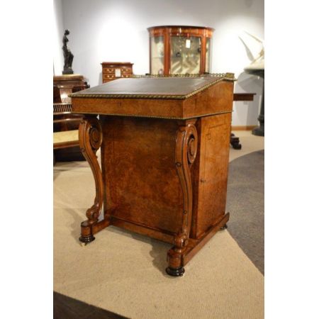 Original antiker viktorianischer Nussbaum Königsholz Davenport Schreibtisch 1870