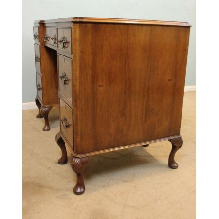 Großartiger englischer antiker Nussbaum Schreibtisch 1920