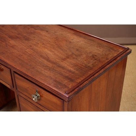 Feiner englischer antiker Mahagoni Schreibtisch William IV 1830