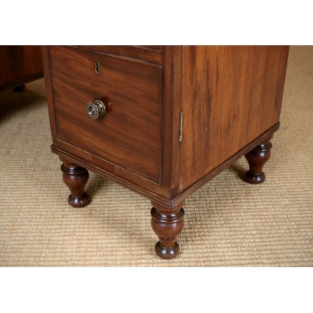 Feiner englischer antiker Mahagoni Schreibtisch William IV 1830