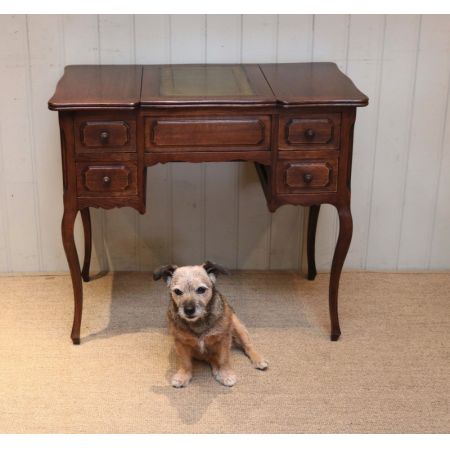 Hervorragender antiker kleiner Eichen Schreibtisch französisch 1910