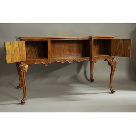 Großartiger Queen Anne Style Antiker Nussbaum Schreibtisch englisch 1920