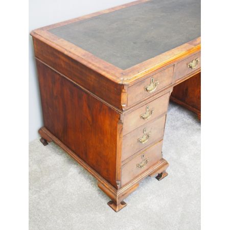 Fantastischer antiker georgianischer Nussbaum Schreibtisch George II englisch 1880