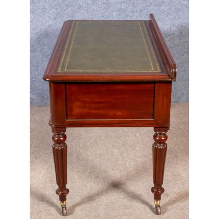 Großartiger antiker viktorianischer Mahagoni Schreibtisch englisch ca 1850