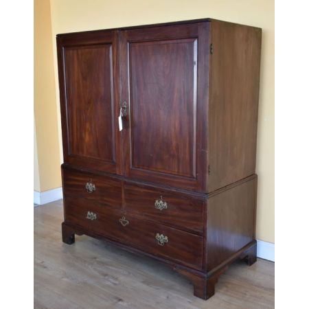 Original antiker georgianischer Mahagoni Linen Press Kleiderschrank englisch George III ca 1770