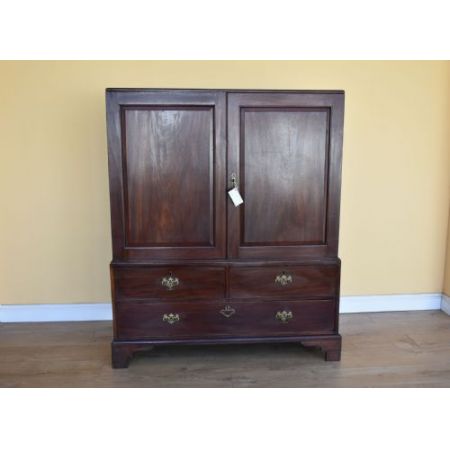 Original antiker georgianischer Mahagoni Linen Press Kleiderschrank englisch George III ca 1770