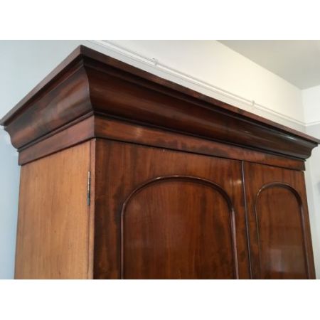 Antiker original viktorianischer Mahagoni Linen Press Kleiderschrank ca 1850