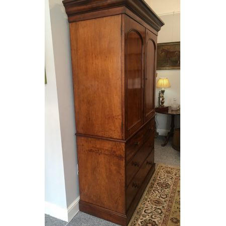 Antiker original viktorianischer Mahagoni Linen Press Kleiderschrank ca 1850
