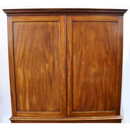 Hervorragender antiker georgianischer Mahagoni Kleiderschrank englisch ca 1770