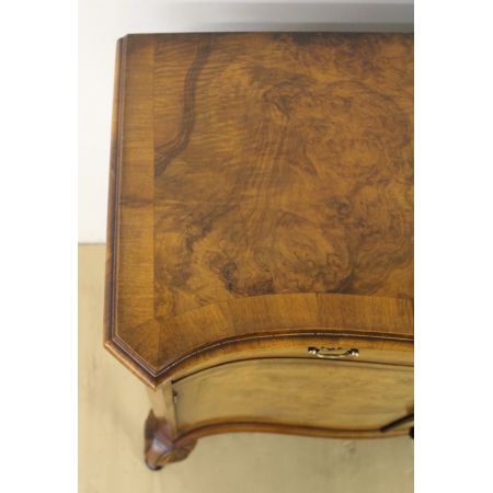 Faszinierendes antikes englisches Nussbaum Sideboard ca 1900