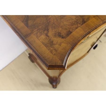 Faszinierendes antikes englisches Nussbaum Sideboard ca 1900