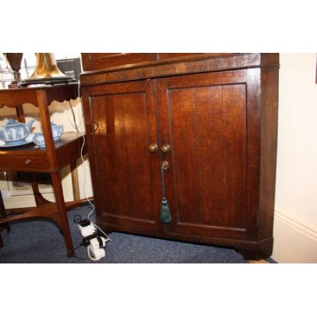 Praktischer antiker englischer Eichen Eckschrank ca 1750