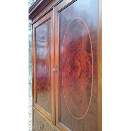 Edwardianischer englischer Mahagoni Linen Press Kleiderschrank original antik Gillows ca 1910