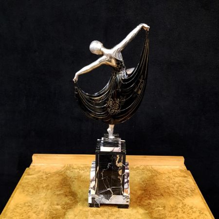 Traumhafte antike Art Deco Bronzefigur Skulptur Tanzende Frau langes Kleid ca 1930