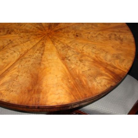 Antiker Englischer Viktoranischer Nussbaum Esstisch mit Mahagoni 4 Stühlen