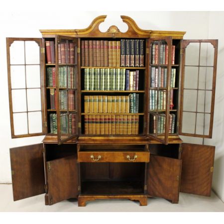 Englisches georgianisches Antikes Bücherregal Nussbaum ca 1910