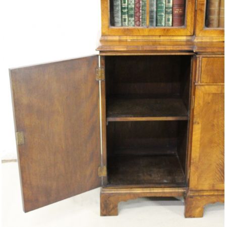 Englisches georgianisches Antikes Bücherregal Nussbaum ca 1910