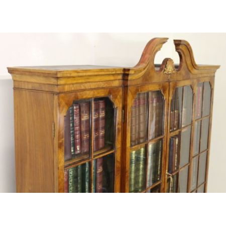 Englisches georgianisches Antikes Bücherregal Nussbaum ca 1910