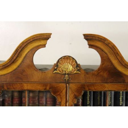 Englisches georgianisches Antikes Bücherregal Nussbaum ca 1910