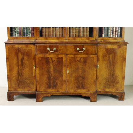 Englisches georgianisches Antikes Bücherregal Nussbaum ca 1910