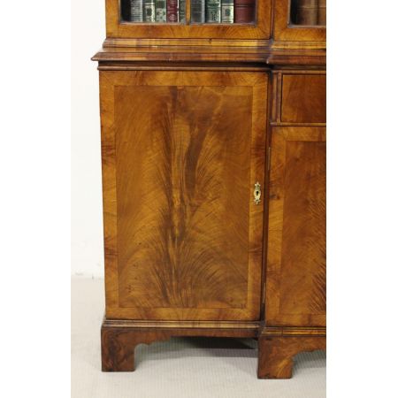 Englisches georgianisches Antikes Bücherregal Nussbaum ca 1910