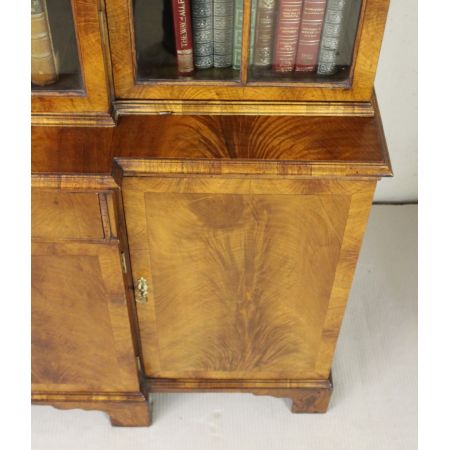 Englisches georgianisches Antikes Bücherregal Nussbaum ca 1910