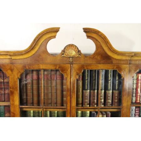 Englisches georgianisches Antikes Bücherregal Nussbaum ca 1910