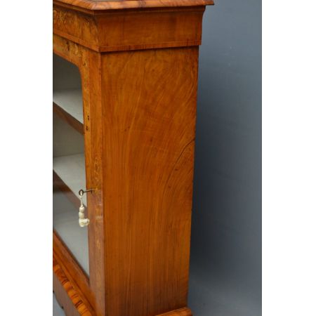 Viktorianische englische antike Nussbaum Vitrine ca 1860