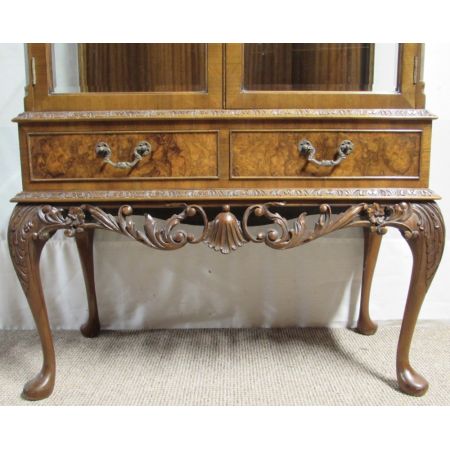 Englische Antike Nussbaum Vitrine  ca 1920