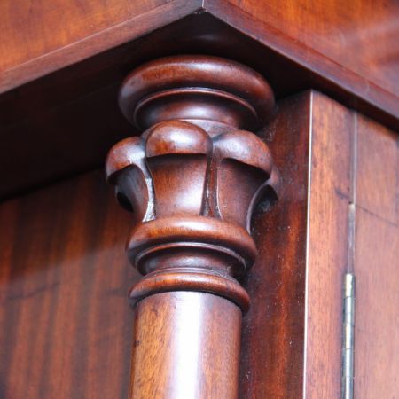 Antiker englischer Mahagoni Breakfront Bücherschrank ca 1830