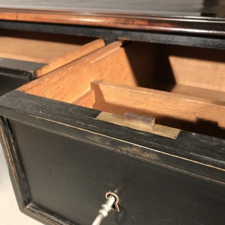 Französischer Antiker Schwarz lackierter Schreibtisch ca. 1900