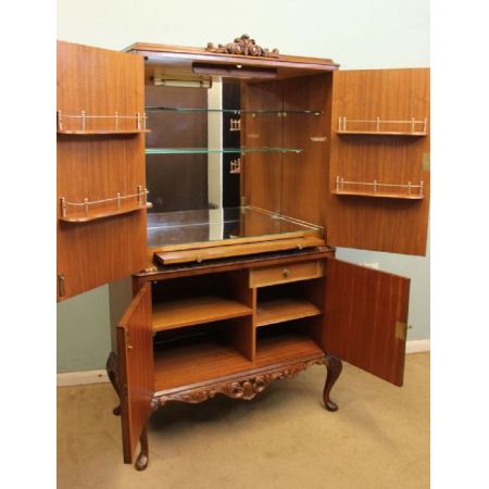 Englischer Antiker Grat Nussbaum Coktail Schrank im Queen Anne Stil ca. 1920
