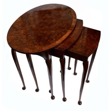 Englisches Antikes Art Deco Grat Nussbaum Tischnest ca. 1930