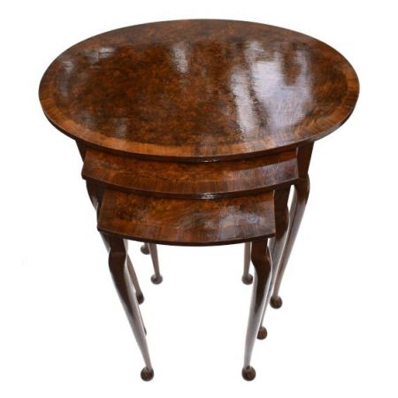 Englisches Antikes Art Deco Grat Nussbaum Tischnest ca. 1930