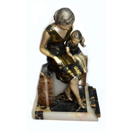 Französische Antike Art Deco Skulptur Mutter Kind von Uriano ca. 1930