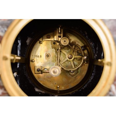 Art Deco Antike Englische dreiteilige Ormolu Elefanten Uhr ca. 1920