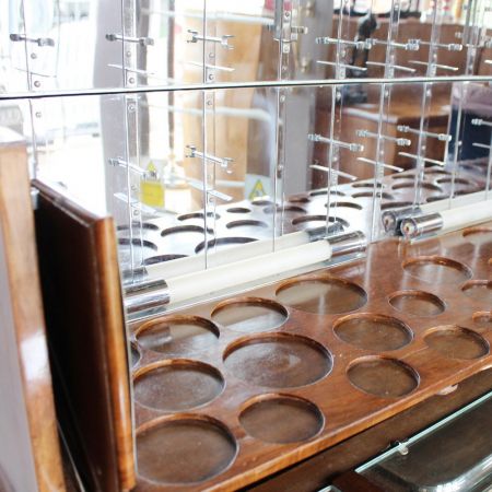 Antiker englischer Art Deco Cocktailschrank Nussbaum ca 1930