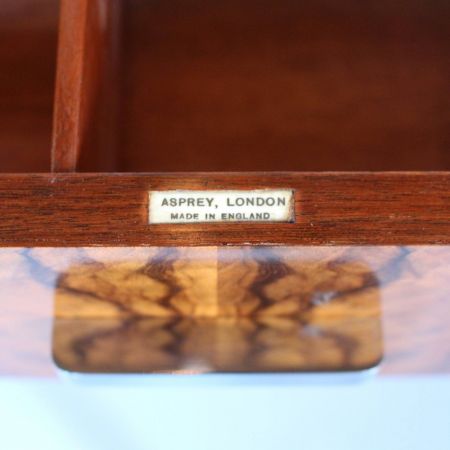 Antiker Englischer Asprey Art Deco Nussbaum Spieltisch ca. 1930