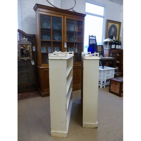 Englisches Antikes Paar bemalte Bücherregale ca. 19. JH.