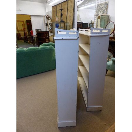 Englisches Antikes Paar bemalte Bücherregale ca. 19. JH.