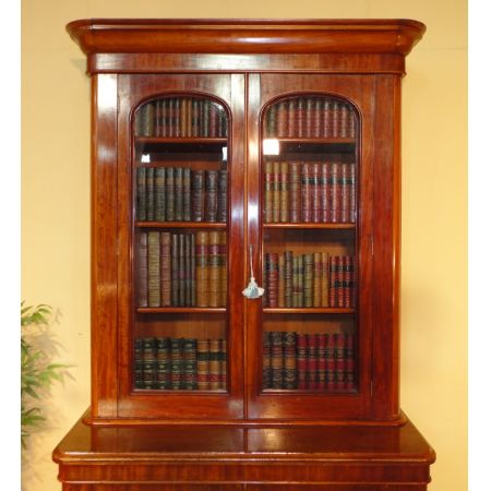 Viktorianischer Antiker Englischer Mahagoni Bücherschrank ca. 1860