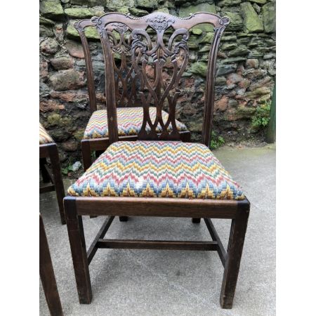 4 George III. Antike Englische Mahagoni Stühle im Chippendale Stil ca. 18. JH.