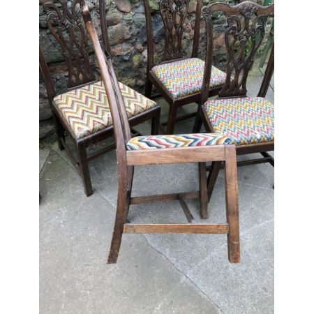 4 George III. Antike Englische Mahagoni Stühle im Chippendale Stil ca. 18. JH.