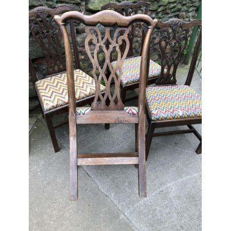 4 George III. Antike Englische Mahagoni Stühle im Chippendale Stil ca. 18. JH.