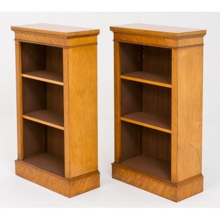 Viktorianisches Antikes Englischers Paar Ahornholz Bücherregale ca. 1920