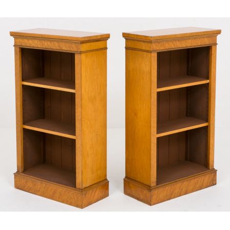 Viktorianisches Antikes Englischers Paar Ahornholz Bücherregale ca. 1920